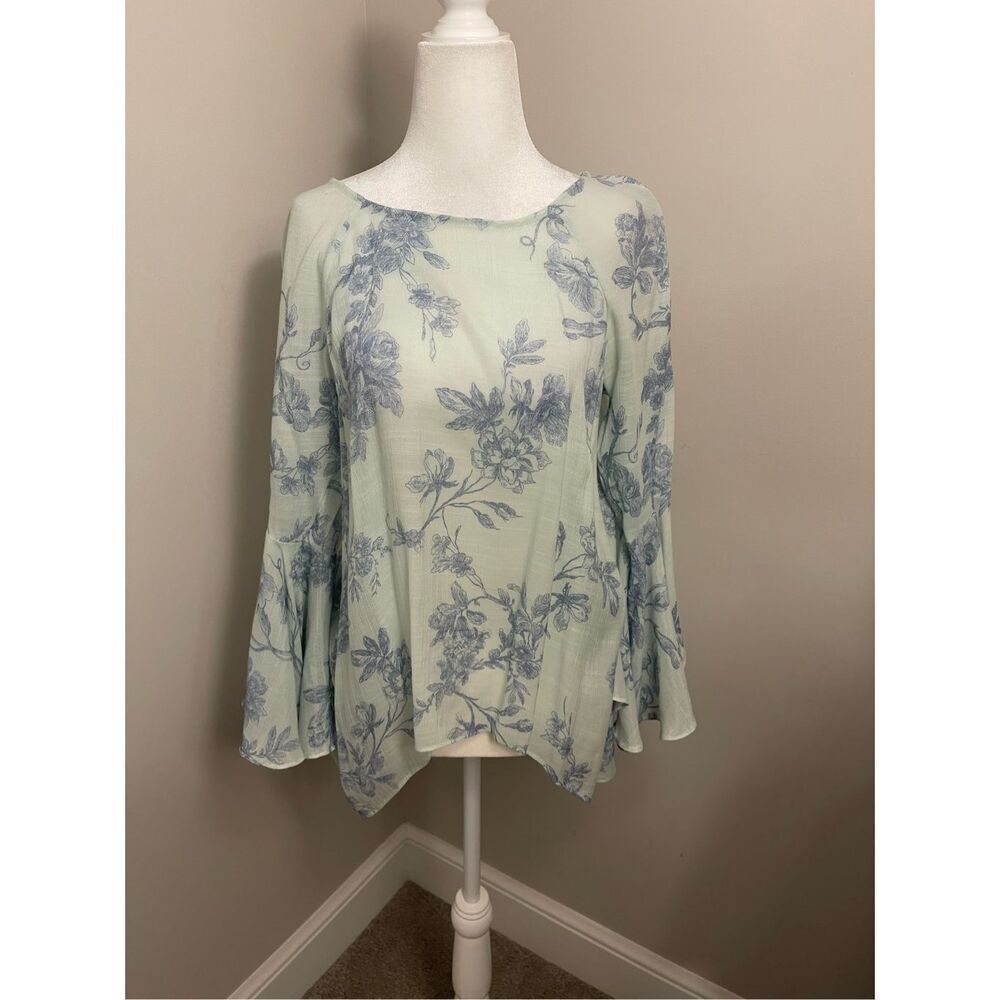 Lauren Conrad Women's Floral Blouse M Blue Flared‎ Sleeve Casual Top